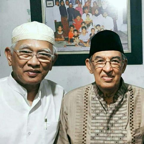 NetizenNu's tweet photo. Ulama besar di indonesia yang selalu menyatukan umat ________ #GusMus #QuraishShihab #Habib #KhittahNU #NahdlatulUlama #Ulama #BackToKhittah https://t.co/8z0kO9O6x1