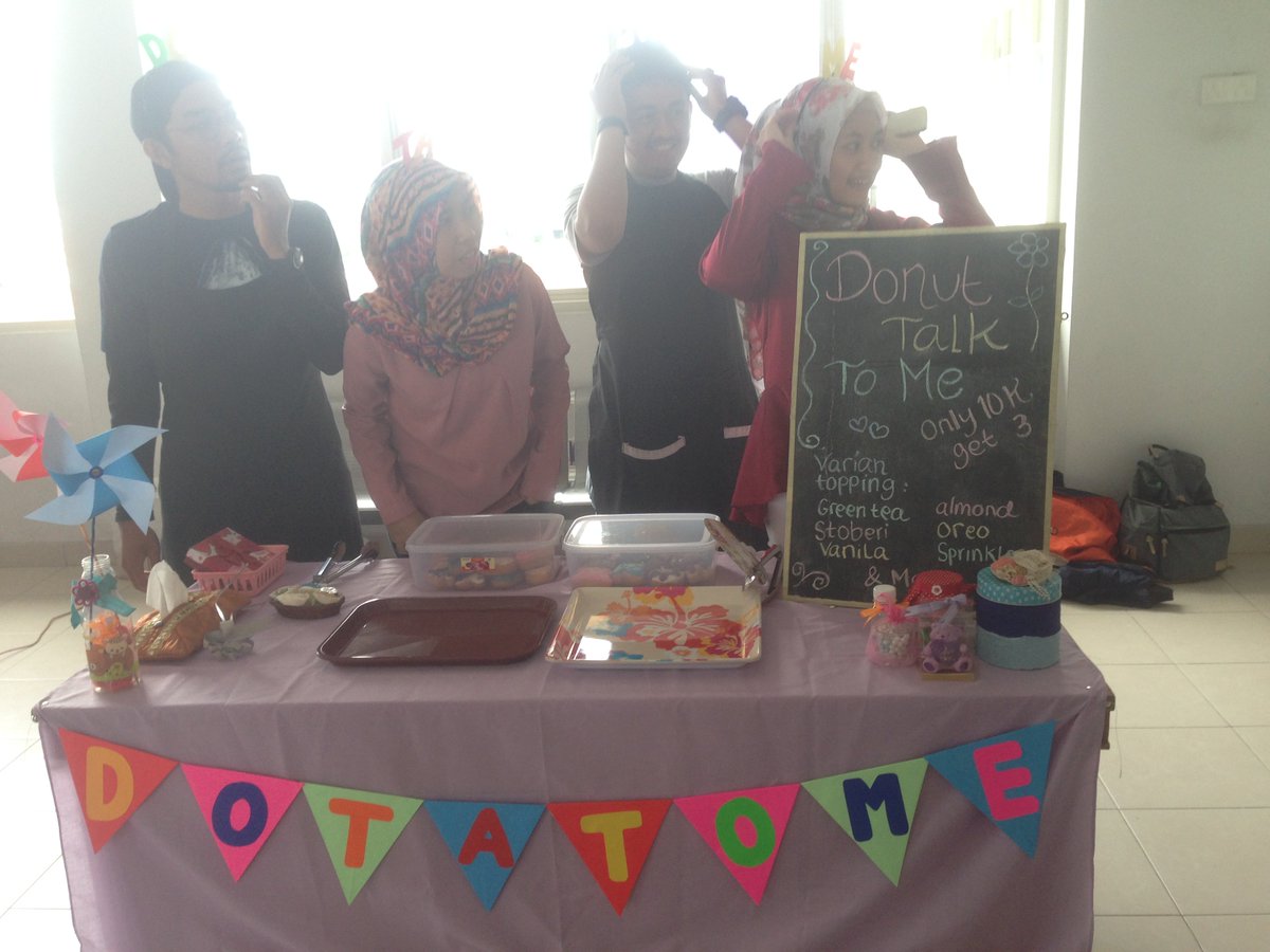 F347Futsal's tweet photo. Yuk cobain DoTaToMe, donut dengan berbagai rasa. 3donut hanya 10k nih murah banget. At stiekesatuan lantai1 #bizday2017 #digmarkstiekesatuan https://t.co/ZFnJRQcJRp