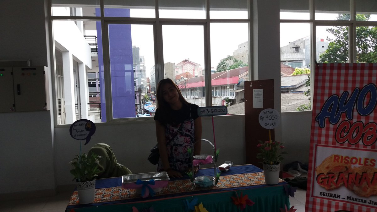 cskripikummi's tweet photo. mau cemilan murah harga seuhah? dan yang jaga sholehah? cus datang ke stand risoles seuhah @mulmubarak #Bizday2017 #digmarkstiekesatuan https://t.co/CvoFEeMxiR