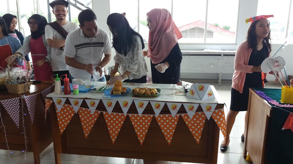 cskripikummi's tweet photo. kalau yang ini, yang suka ngemil goreng-gorengan penuh rasa. dijamin rasanya nampol dilidah... @mulmubarak #Bizday2017 #digmarkstiekesatuan https://t.co/Wp4iITUS0b