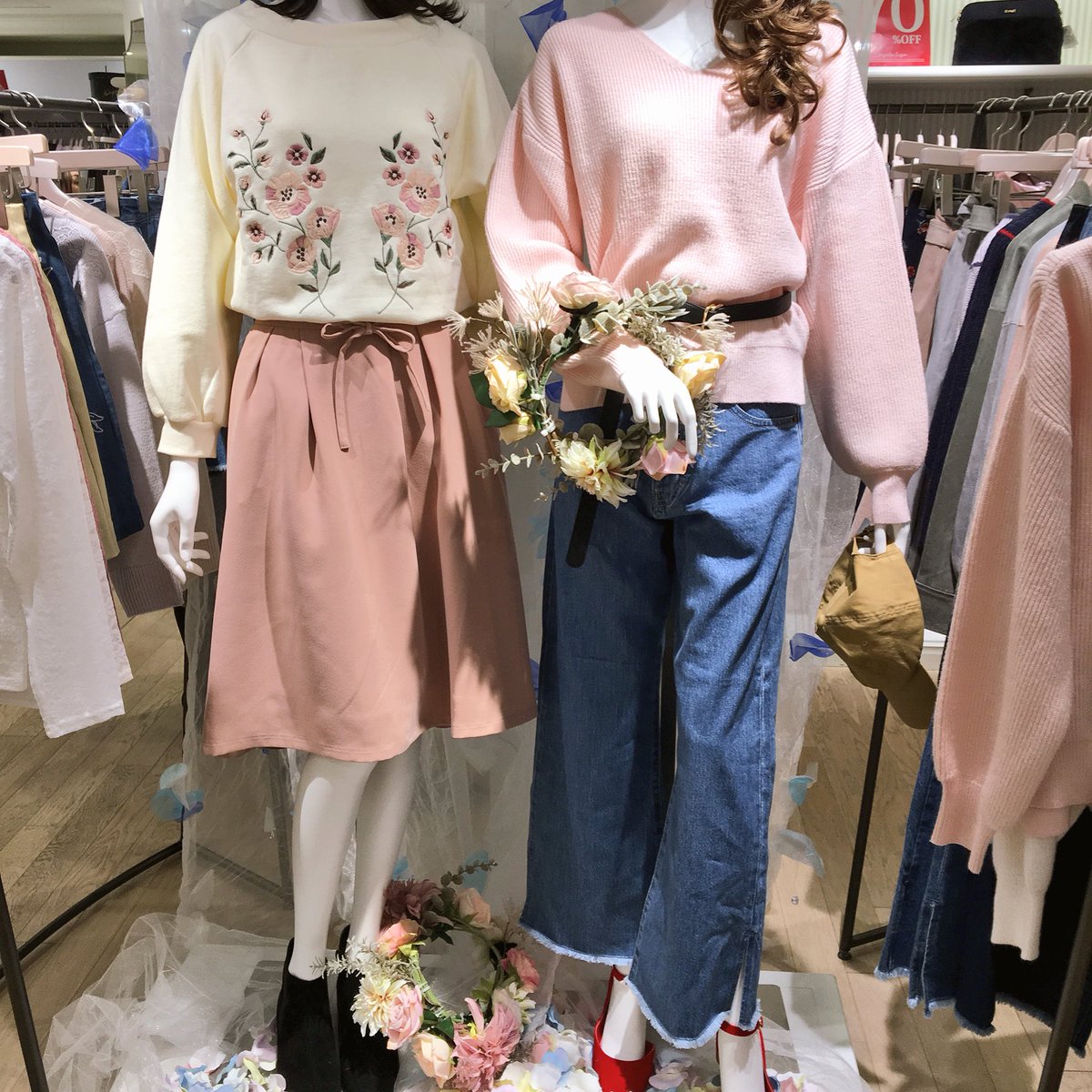野口慈子 この前 新宿ルミネエスト店のマジェスティックレゴン アラモードで マネキンコーデ組んできたよっ 左がマジェで右がアメコーデ 是非春物チェックしてください Majesticlegonjp 野口慈子 この前 新宿ルミネエスト店のマジェスティックレゴン アラモードで マネキンコーデ組んできたよっ 左がマジェで右がアメコーデ 是非春物チェックしてください Majesticlegonjp