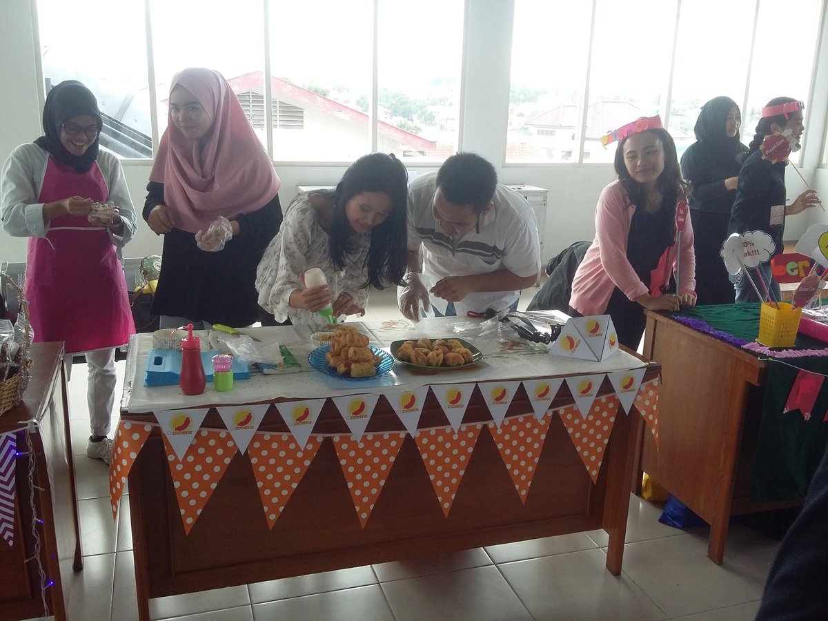 clean_ms's tweet photo. Bosen mkn mknan yg itu itu aja cobain SOCHEESE perpaduan sosis sma kejunya  enak bgt deh pokonya yu cobain #bizday2017 #digmarkstiekesatuan https://t.co/OC2idSQJ7x