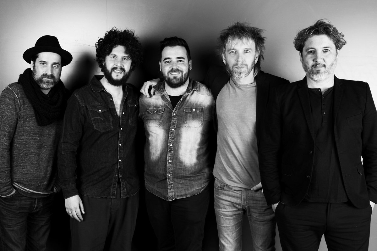 FcoMacia's tweet photo. Con gente grande, haciendo cosas enormes!(Que pronto verán la Luz)
@shuarmamusic @ElefantesMusic @JulioCascan @ramiro_jordi @HToscanoGuitar https://t.co/6YbXyEKZKY