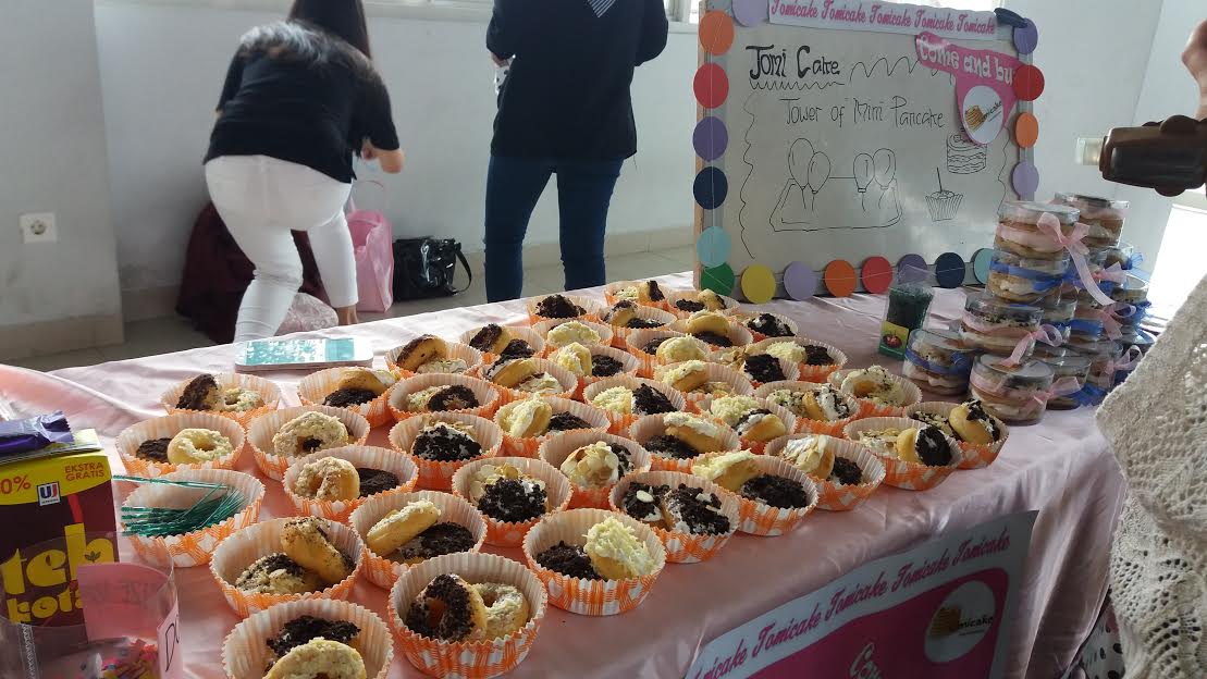 cskripikummi's tweet photo. tomi cake? apaan tuh? penasaran? ayo cobain. mantap bener! come and bungkus! hanya ada di lt. 1 @mulmubarak #Bizday2017 #digmarkstiekesatuan https://t.co/dcjkB8TVO6