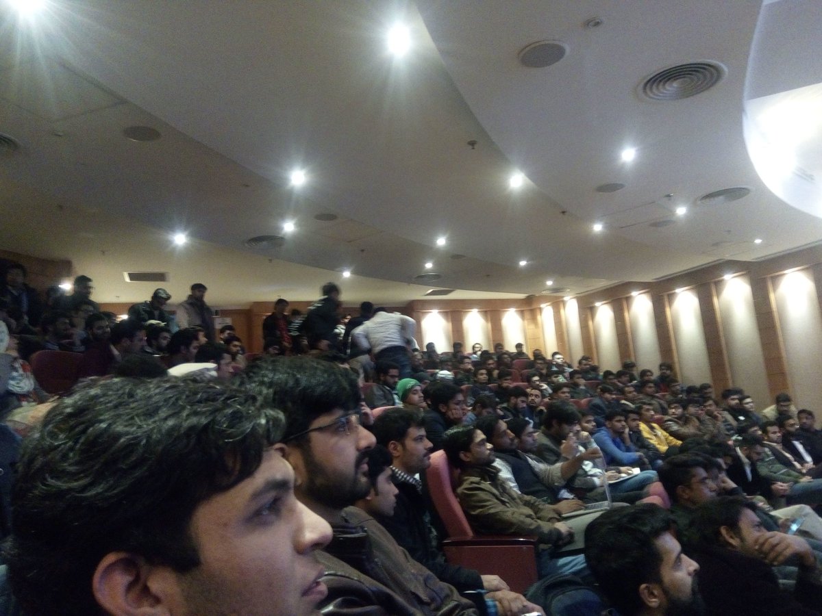 usmaniqbalSE's tweet photo. How to sell and market #WordPress products by @FahadShakeel @Mehr_ina #WPMeetupPK #TechHubConnect @press_tigers @Nextbridge_pk https://t.co/UdH598Rgkw
