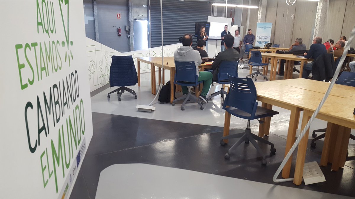 Coqui_Garcia's tweet photo. Taller desarrollo apps multiplataforma sobre #xamarin #mobiledevday.Gracias @saintwukong @TenerifeDev  Preparando isla futura #Tenerife2030 https://t.co/lHHX8VF7xt