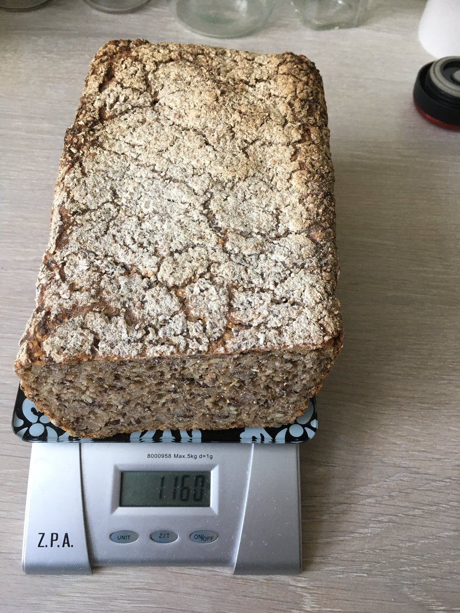 chef_nutrition's tweet photo. Sånn! Et surdeigsbrød skal jo et visst innhold...
#hvemvilha750gramsbrødlenger
#ikkeetgramhvetemel https://t.co/bapmBdvpSA