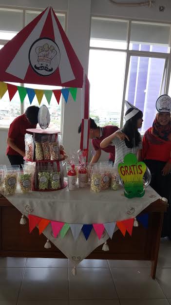 cskripikummi's tweet photo. baper? jangan ngelamun sendirian. sini beli popcorn baper dijamin jd full of tante banget! <3 @mulmubarak #Bizday2017 #digmarkstiekesatuan https://t.co/HmVZOBlNzx