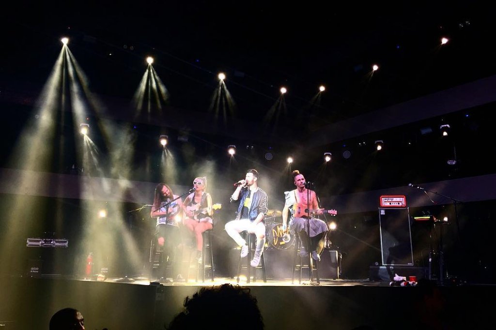 jonatic101's tweet photo. @DNCE preforming at #AmazonPostHolidayParty At CenturyLink Field. ๐ ๐ https://t.co/pNONAguvF8