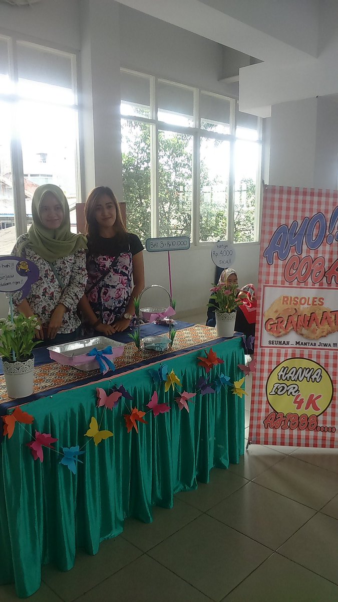 baksoacooella's tweet photo. Ayoo di coba risoles granat nya ajibbbbbbb ladana😀 #bizday2017 #digmarkstie2017 https://t.co/IzJCgSgwcI