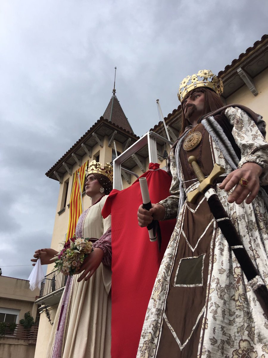 Tot preparat per a vista de gegant. Els nens i nenes de St. Vicenç dels Horts podran veure com els gegants.