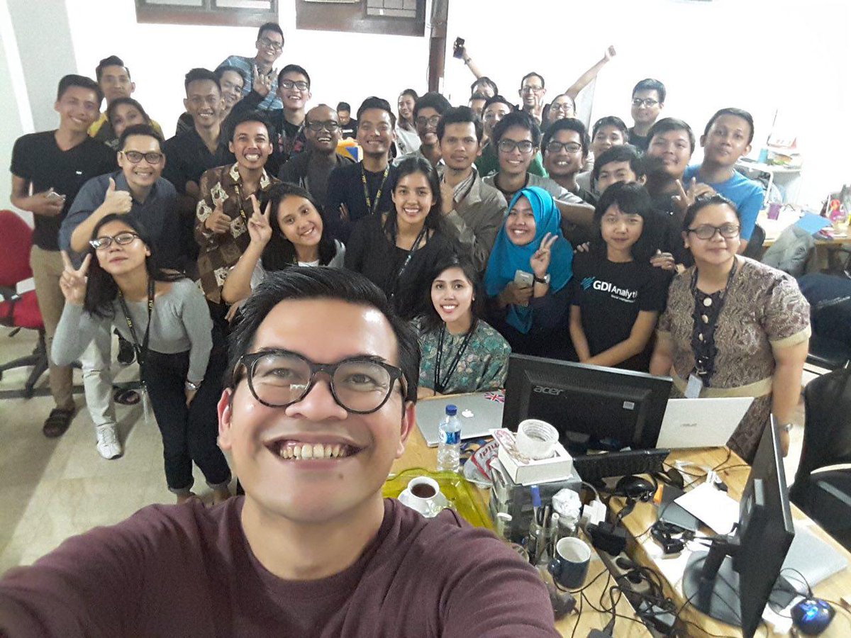 gdilab's tweet photo. Kehebohan kantor @gdilab kalau lagi ada sharing session. Seru dan tentunya bermanfaat! :D #GDILife #startuplife https://t.co/Z6umZEXyqd