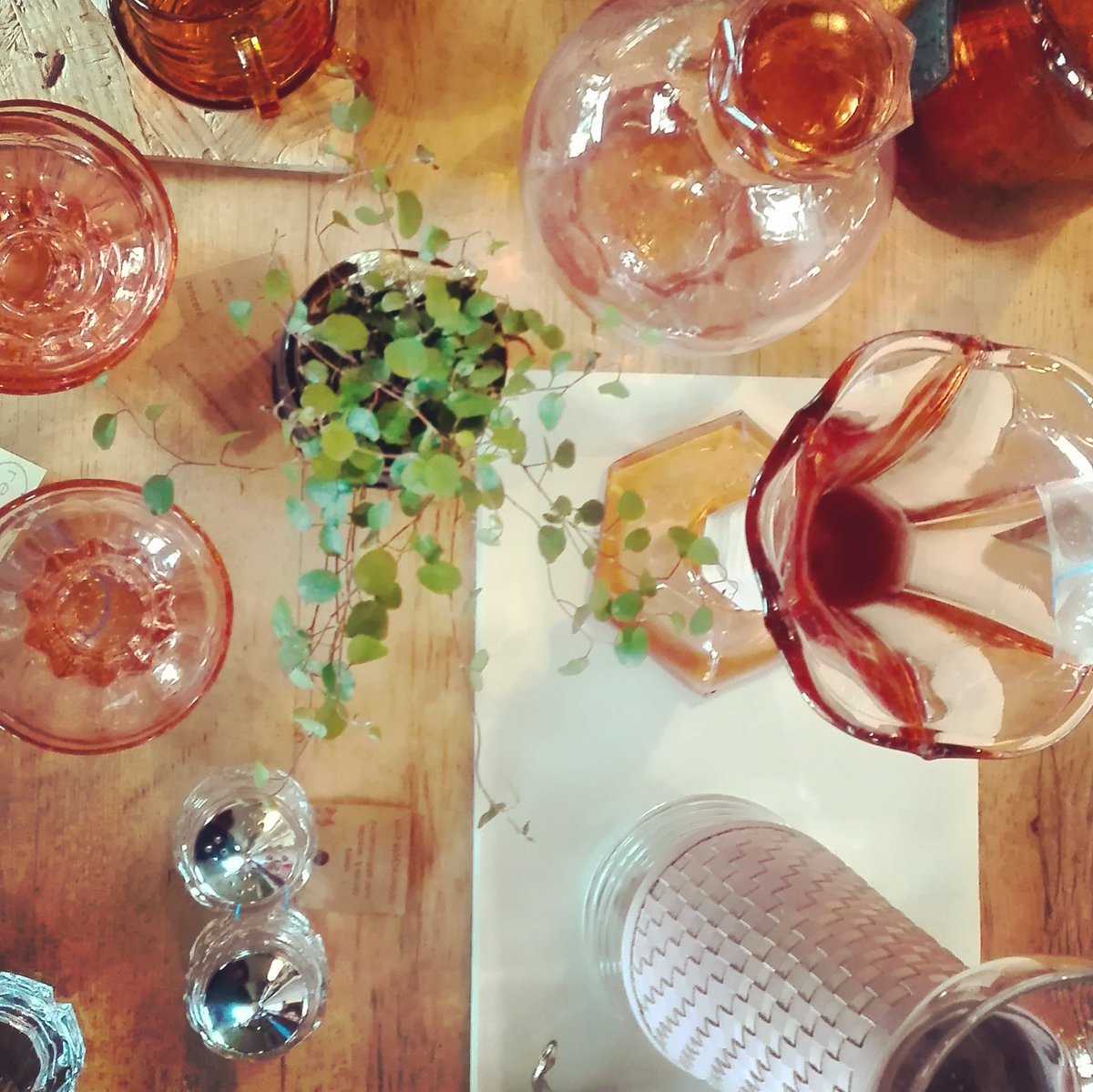 reneerecycle's tweet photo. Renée est au marché de #créateurs de @LaRe_cyclerie jusqu'à 19h ! #onvousattend #toujoursaussienthousiaste #vintage #paris #loveandrecycle https://t.co/2G2MAZCY1H