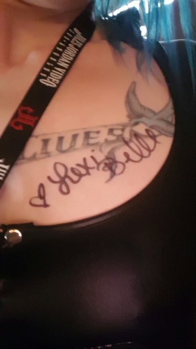 1 pic. Thank you for signing my boob @OMGitsLexi, also it was in porn later #avn #aee https://t.co/t