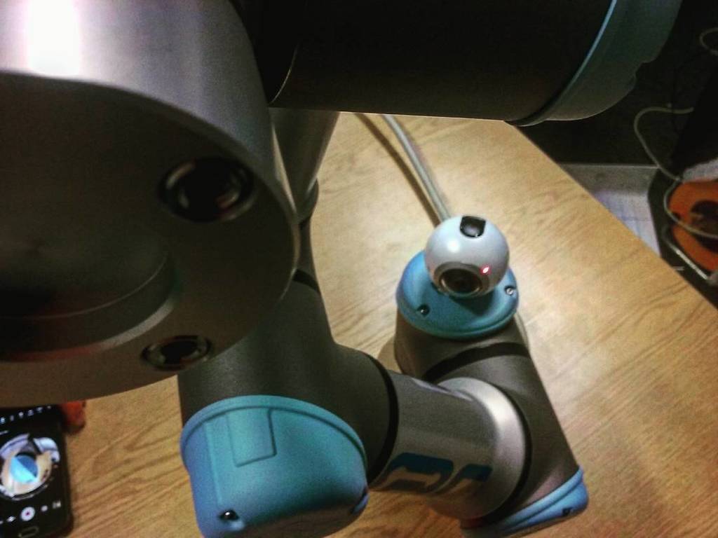 Moving_Pro's tweet photo. 360 camera mounted to a robotic arm. Where do you put yours? Haha 
#RoomOne #samsunggear36… https://t.co/pOuG32SyEi https://t.co/XyzgIm3qkV