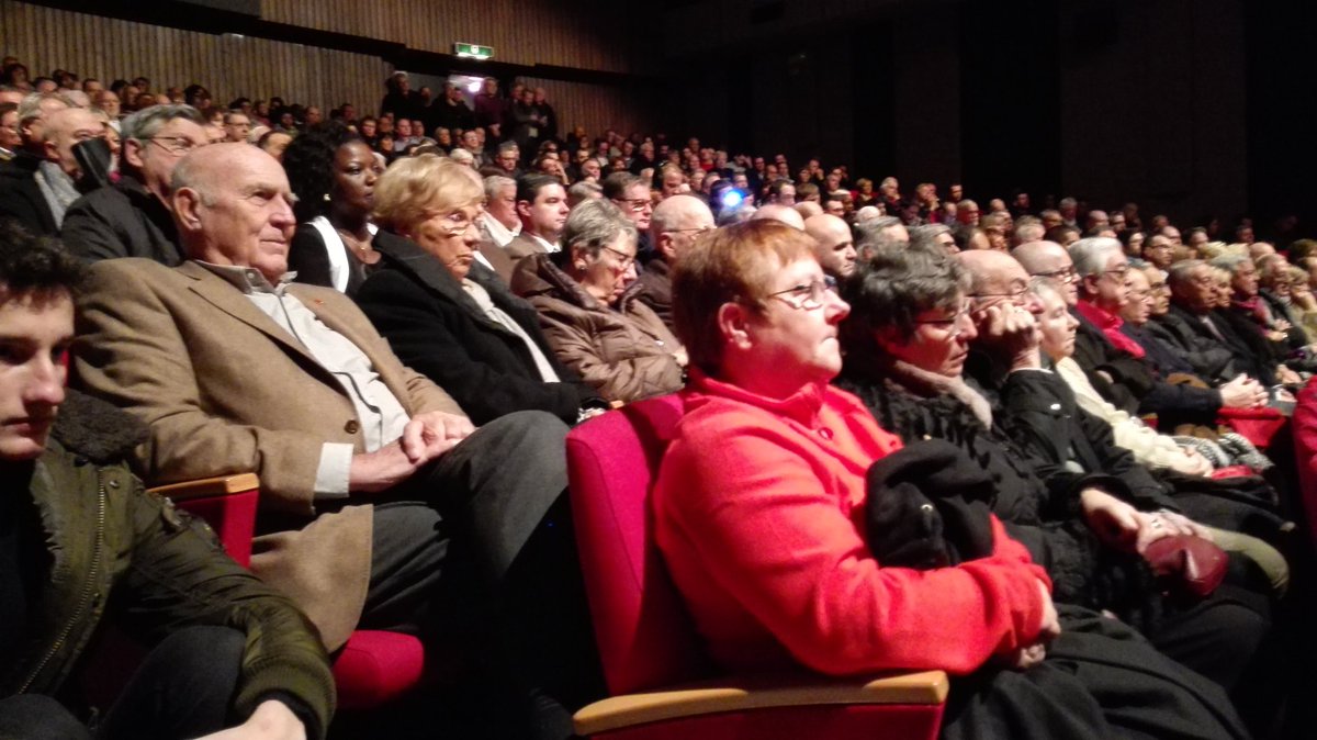 Willy_Demeyer's tweet photo. #PSliege face nbreux militants, j'affirme transparence absolue c /argent, règles renforcées, mais NON démantèlement initiative ind. publique https://t.co/ZiFzPfDG0J