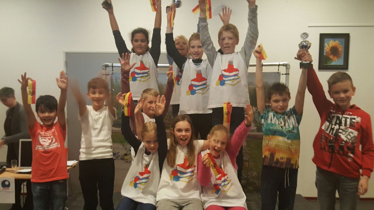 HofsteeSchool's tweet photo. Hofstee damkampioen van Den Helder zowel bij de Welpen als bij de Pupillen!! https://t.co/wYwC47gK1f