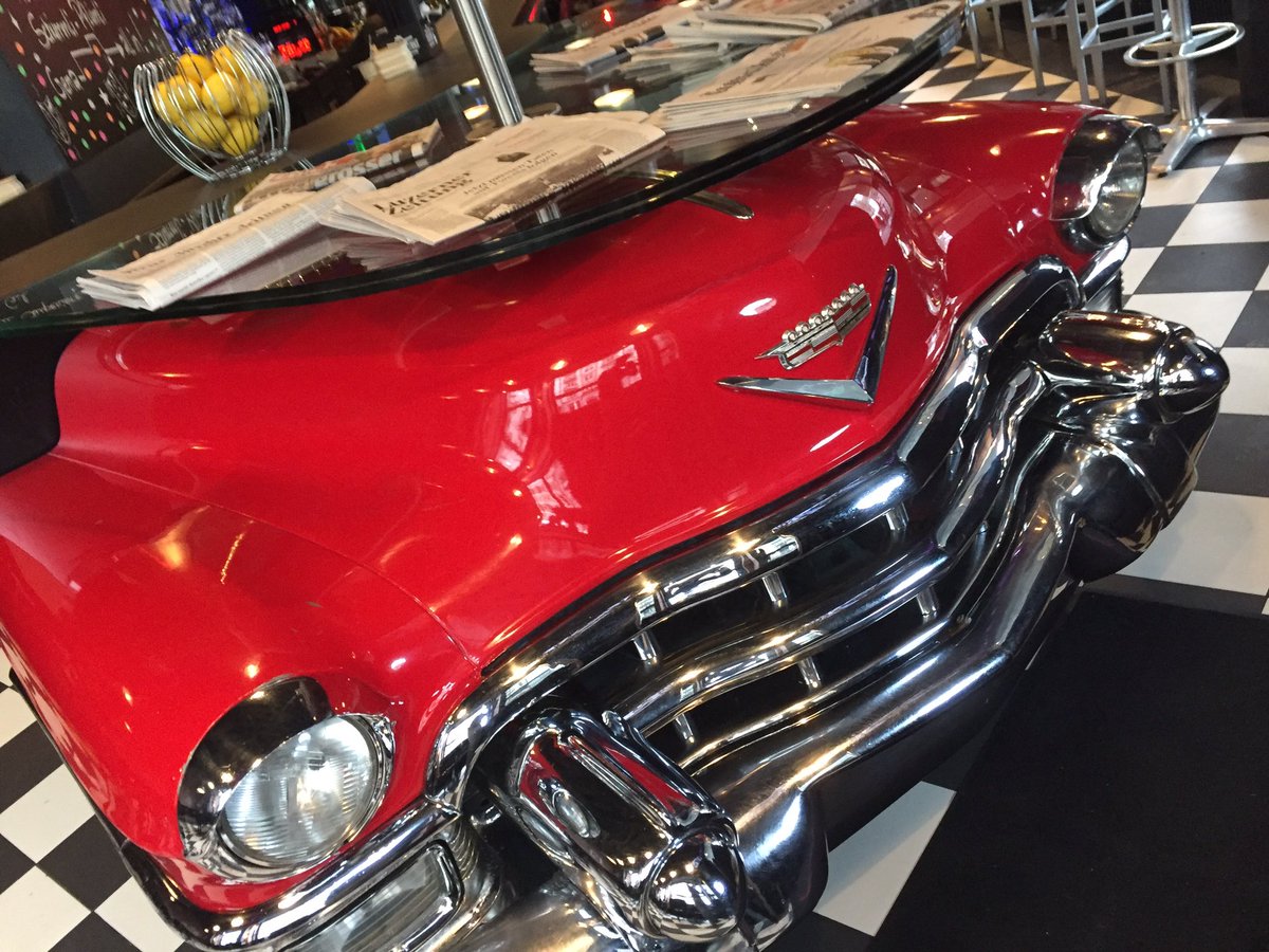 mattiagrandori's tweet photo. Lunch time, #Automotive #AmericanCar mood. Wanna splash in a #USA burger and #MuscleCar #experience and #passion? #MaxBar #Luzern https://t.co/JA99E3DTQO