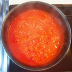これは凄い!トマトソースを煮詰める時に飛び散りを防ぐ方法がこちら