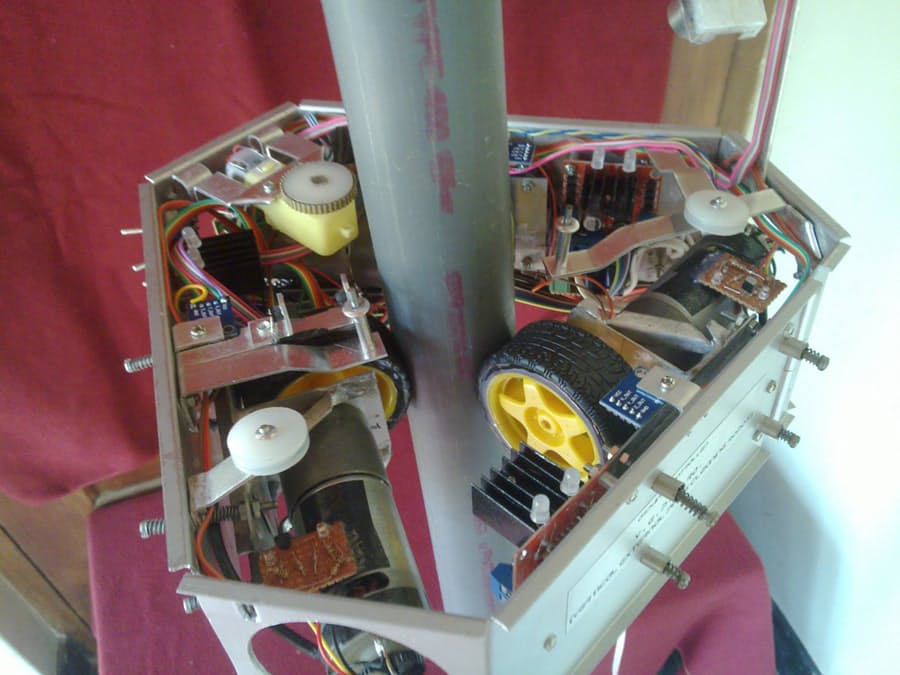 freetronics's tweet photo. Vertical Pole Climbing Robot | Freetronics https://t.co/y4KMWGPVEc #Arduino #DIY #Robotics #Electronics https://t.co/yGsOBbuudN