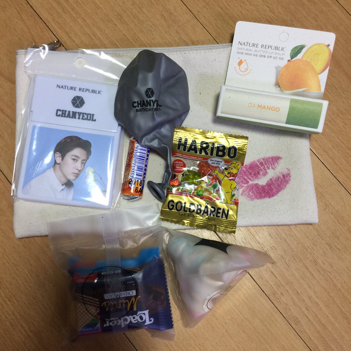 Hr5Xt's tweet photo. 서치 ) 네이쳐콘 찬파굿즈 엑소포카교환 엑소포카 https://t.co/kHRSRe2LRL