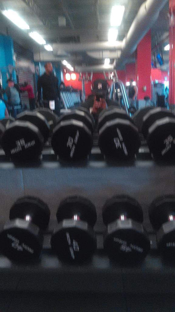 Hostensean's tweet photo. I'm back at the gym @NikkiCruzXX get my #workout #HitHard #HitOften https://t.co/eRH8iN39vV