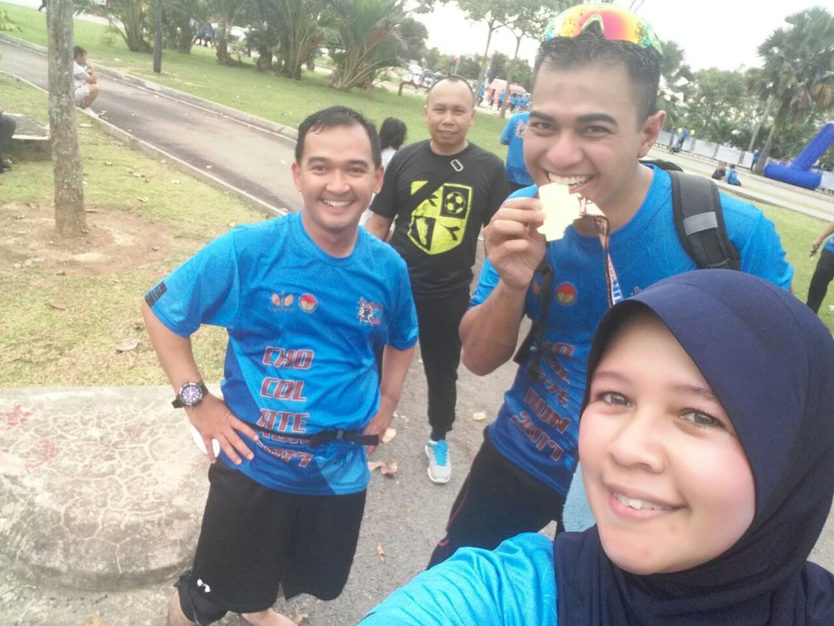 Firdaus3776's tweet photo. Completed my first run, Chocolate Run 2017. Done my 10km in 1 hour. Start focus to Shah Alam Run in Feb 2017.
#AzamKurus2017
#NavFitGroup https://t.co/CSo7b1A5Ik