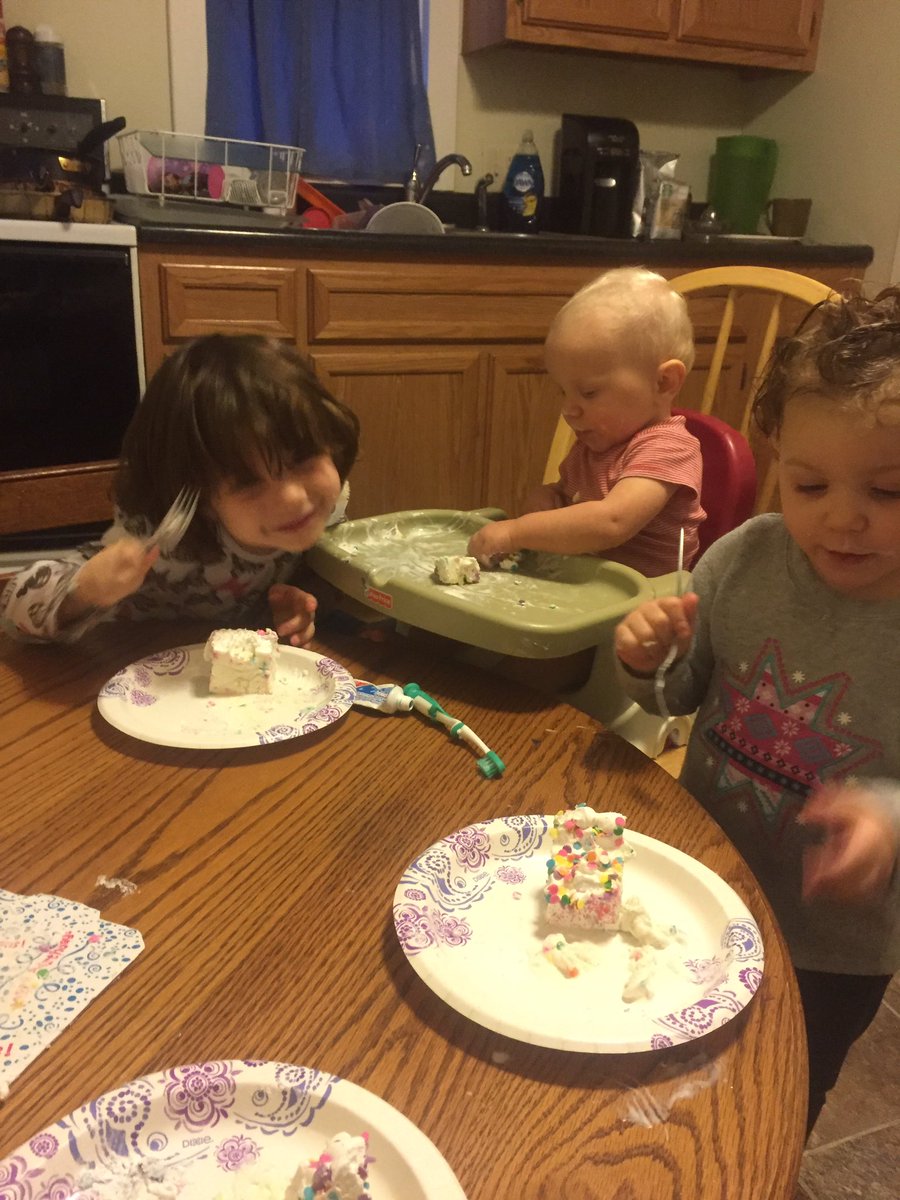 bosslifehunter's tweet image. #cake #momsbirthday #late