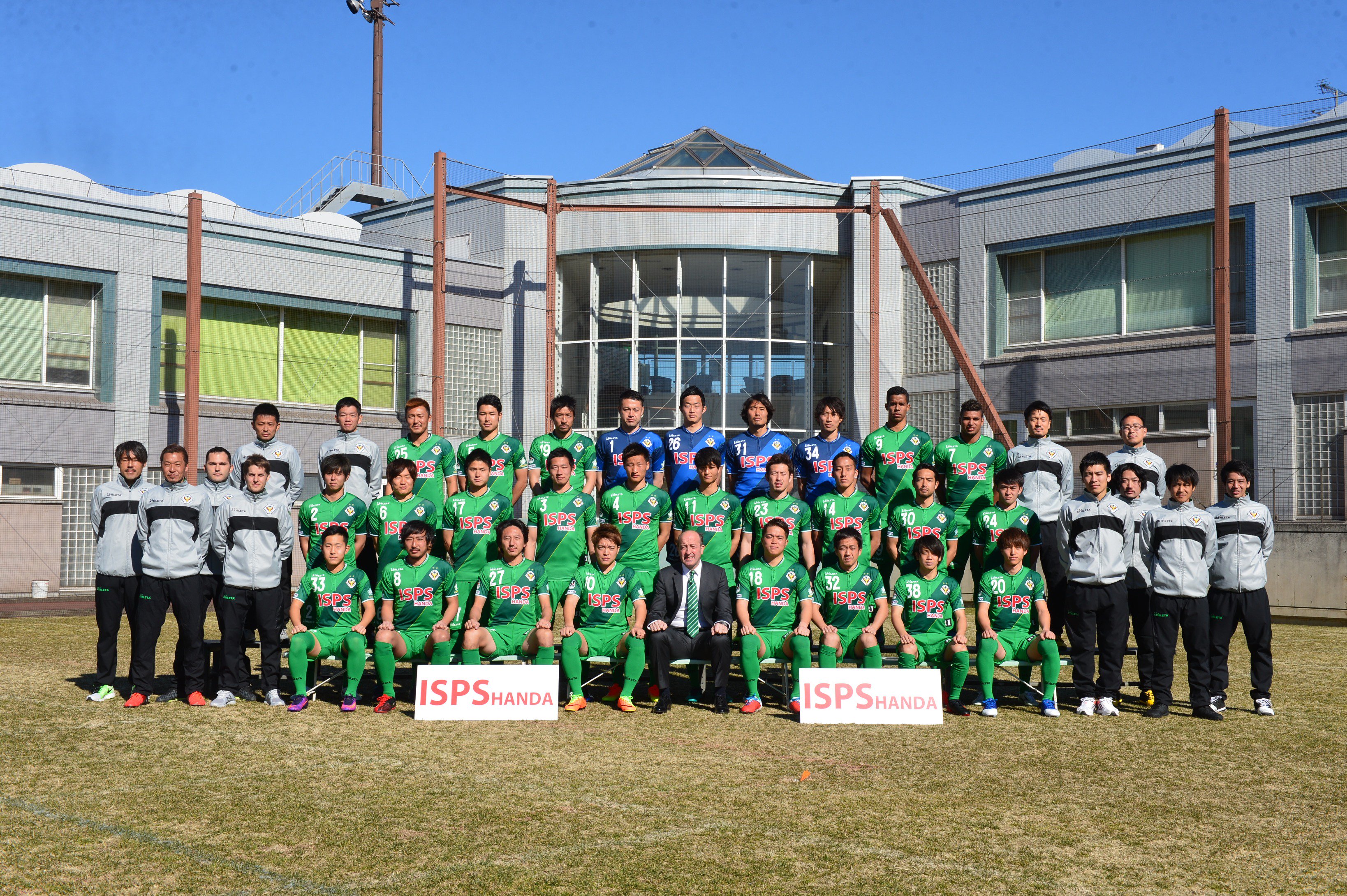 تويتر 東京ヴェルディ 7 3 日 ｊ2リーグ Fc琉球戦 18 00キックオフ 味スタ على تويتر Top 本日 ヴェルディクラブハウスにて 17シーズンの集合写真の撮影を行いました 今シーズンも熱いご声援をよろしくお願いします Verdy T Co Cmogh6bbua
