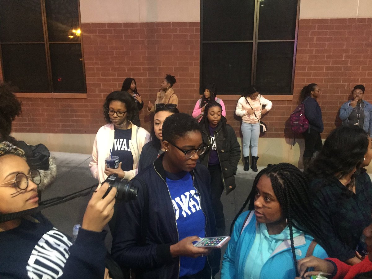 RevoltHU's tweet photo. The first group of girls ready to #MarchWithRevolt πΊ #HU20 #HU19 https://t.co/GueZcD8PMV