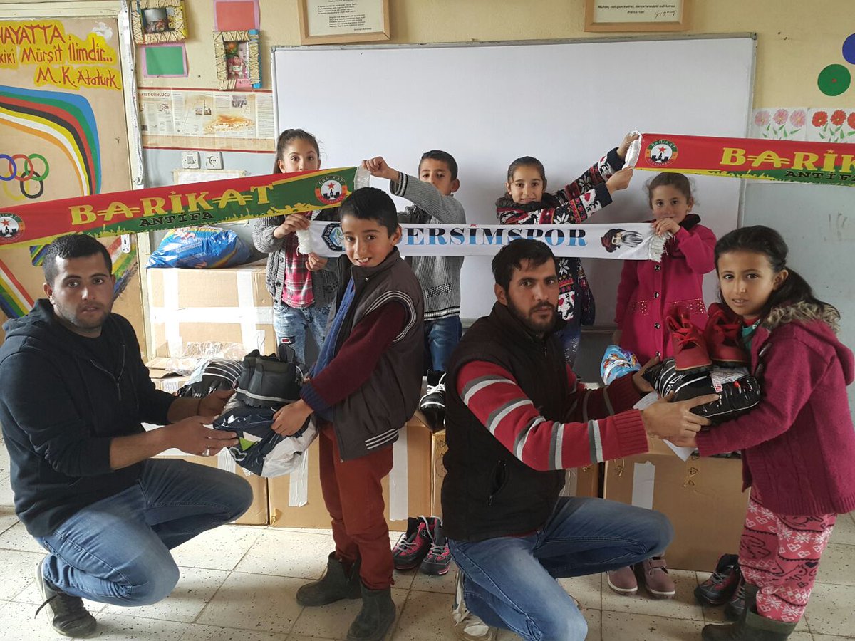 SİİRT PERVARİDE'Kİ ÇOCUKLARIMIZIN KARNE HEDİYELERİNİ ULAŞTIRDIK. EMEĞİ GEÇEN HERKESE ÇOK TEŞEKKÜR EDERİZ.Mücadeleye devam
#Barikat #Direniş