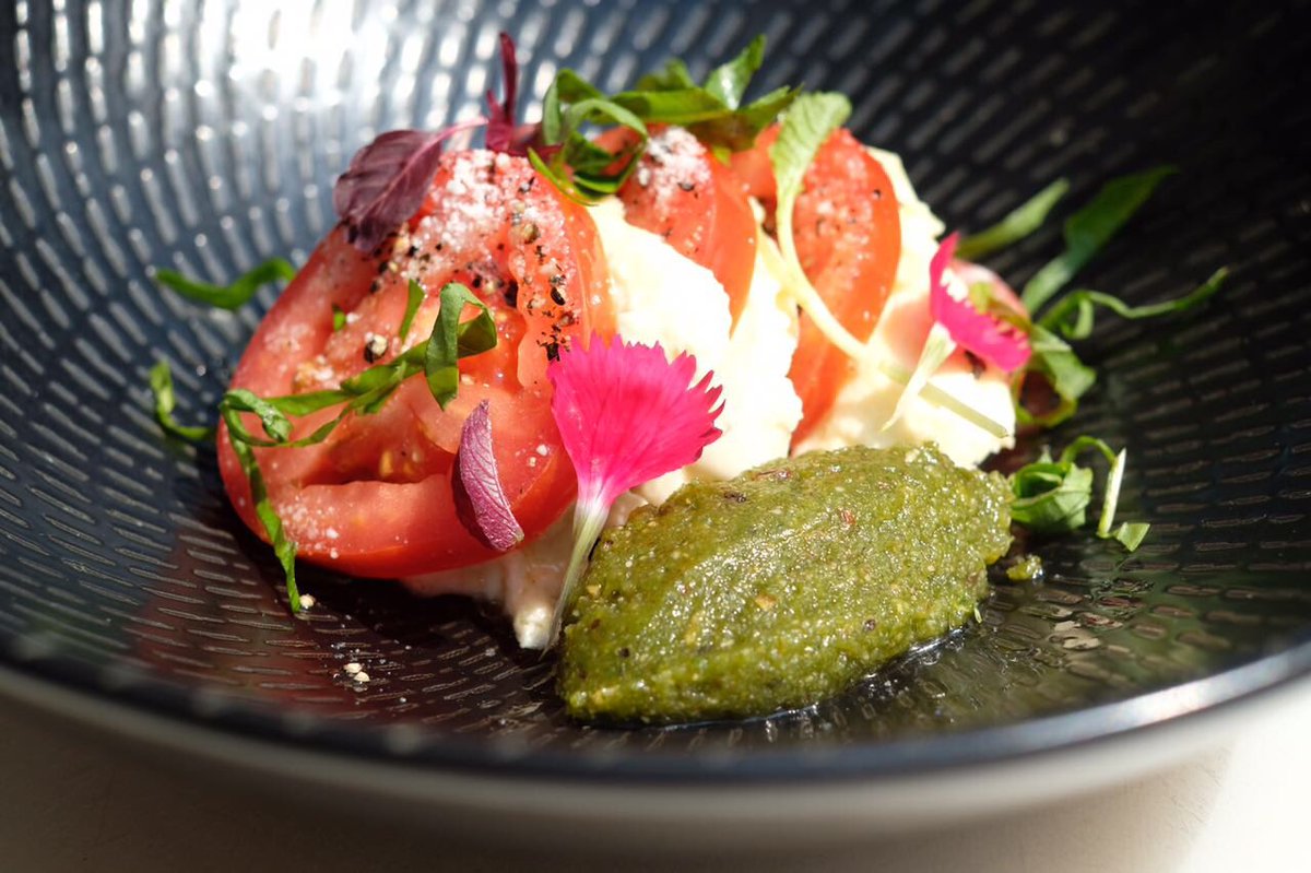 SylvesterNair1's tweet photo. #InteractiveMasterclass #capresesalad is served @SylvesterNair1 @DaVinciHotelSA @MaximillienRest https://t.co/Ccjxdg4sf1