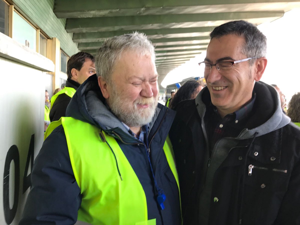 FASOCIDE's tweet photo. Representantes de entidades y organismos públicos y privados, y multitud d afectados directos,contra #discrimación @Ryanair  #noseasmilímite https://t.co/PC5YQfsUji