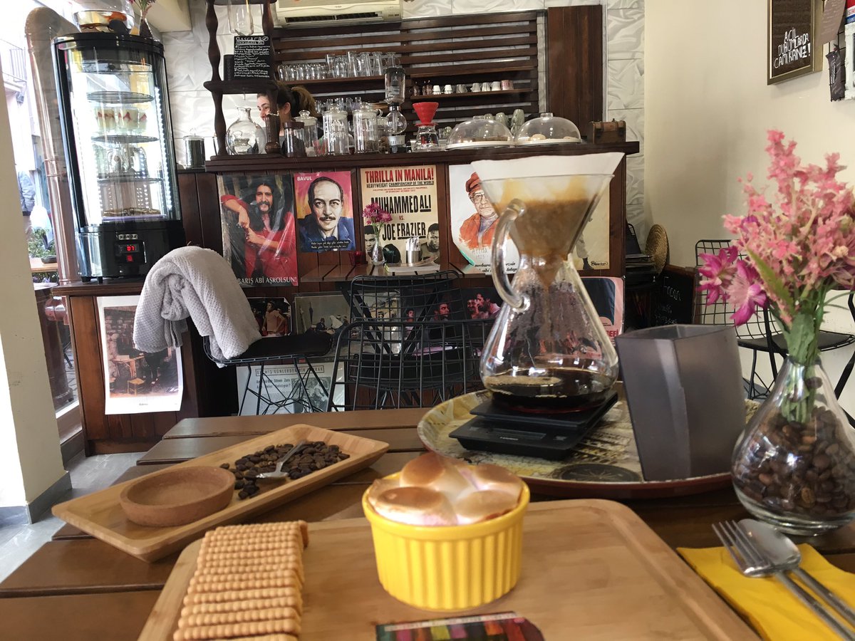 S_Gurmeler's tweet photo. #Cengelkoy 'de kahveye onur katan #Hookcoffee tam bir aile işletmesi.
Kaliteli kahve ceşitleri ve lezzetli tatlıları ile gidilmeye değer :) https://t.co/yDOz42sD2T