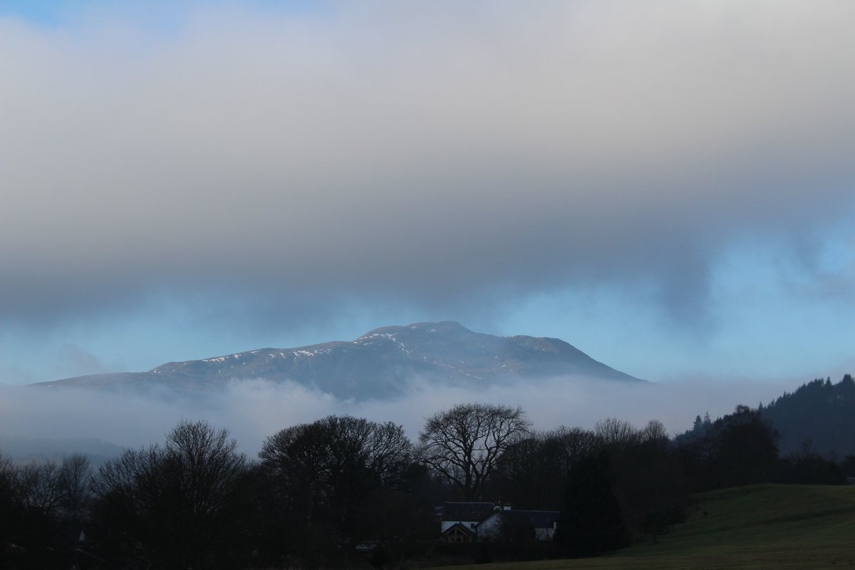 ju71e's tweet photo. Hello Ben Ledi! Clouds part in #Callander :-) 
@WindyWilson88 @EarthandClouds https://t.co/pG1NEJb9np