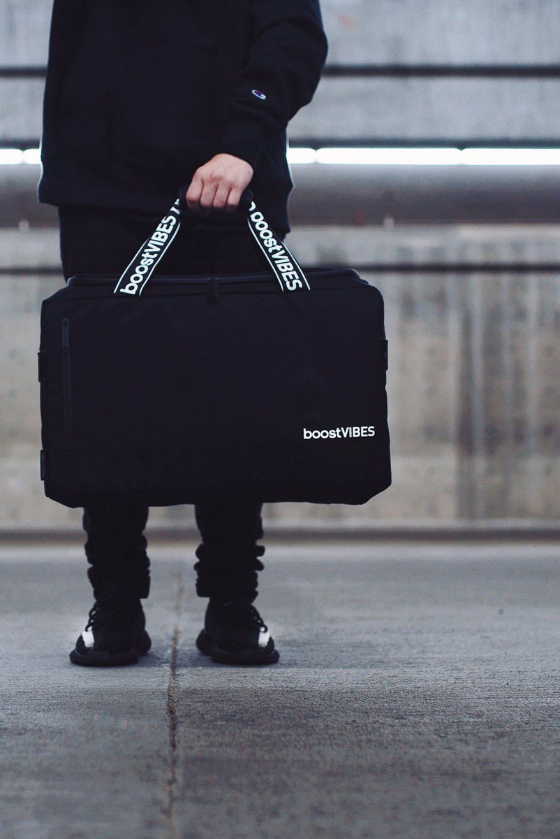 privatelabelnyc's tweet photo. ☁️x 💼
@boostVIBES x @privatelabelny
Sneaker Duffle drops 2/11/17 at our LA pop-up 🌴
More info on coming soon!
#PrivateLabelNYC #boostVIBES https://t.co/yO71aMFX5s