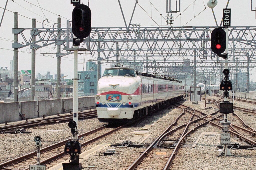 1999年6月に金沢駅で撮影した写真を発掘。その4。489系白山色の