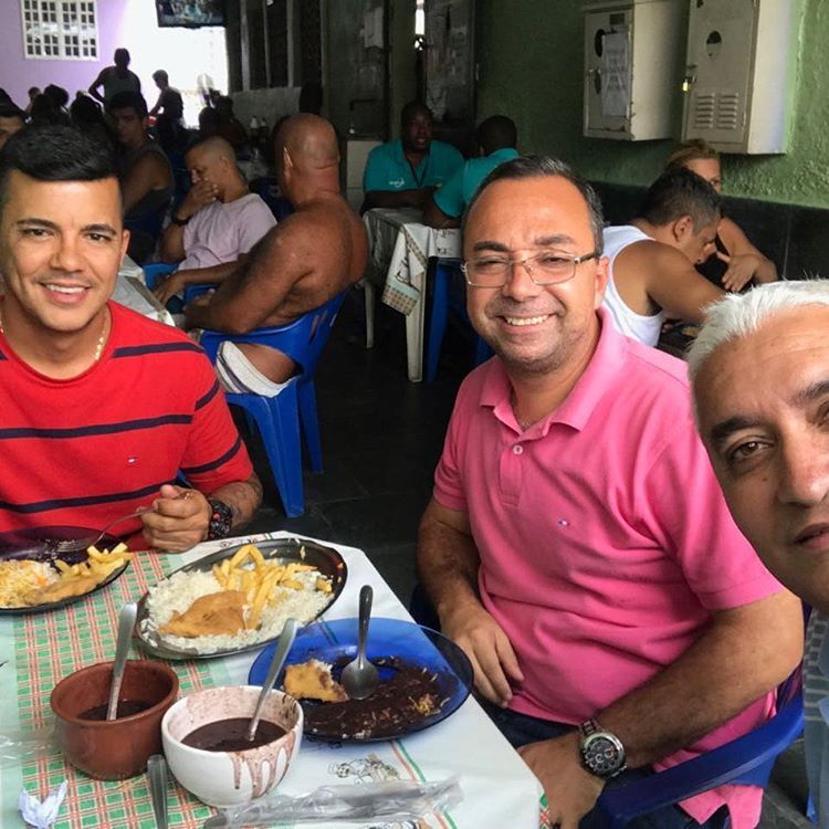 ProfAdalmir's tweet photo. A pensão do Manoel é parada obrigatória com a minha equipe aqui em Mariópolis. Para quem não conhece, fica a dica! #Rio #Mariopolis #Comida https://t.co/cPjRZLiMcD
