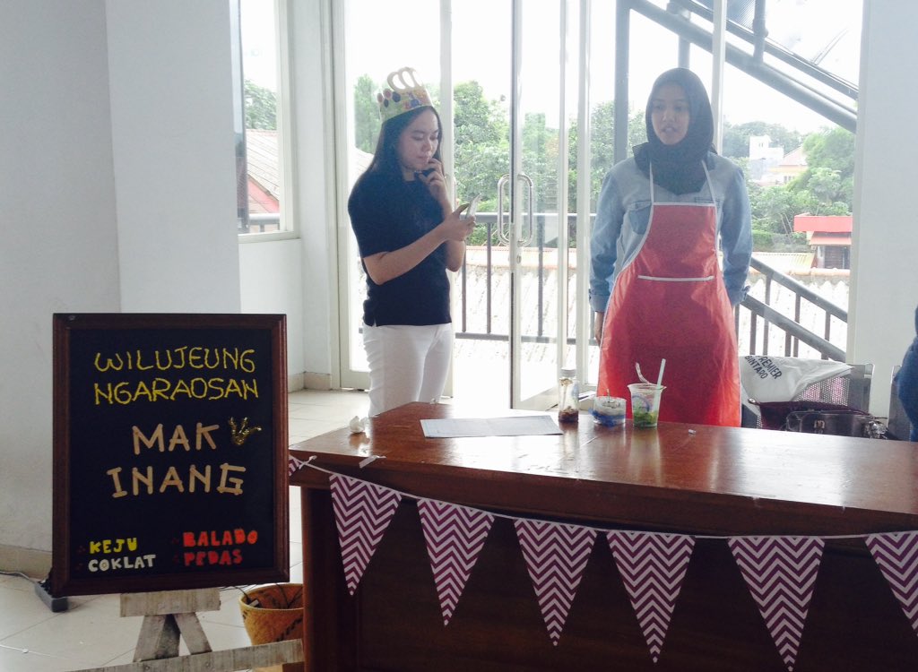 tries_store's tweet photo. Kini hadir rangginang gaul &amp; kece "Mak Inang" ada rasa pedas&amp;keju, sangking enaknya banyak yg beli lho! #Bizday2017 #digmarkstiekesatuan https://t.co/RHczu7GjtX