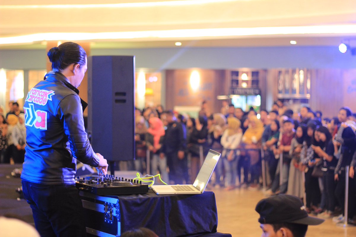 RT <a href="/BerandaJogja/">Beranda Jogja</a>: . <a href="/RancakArcade/">Rancak Arcade</a> now on Grand Launching <a href="/dgd_indonesia/">DGD Indonesia</a> at <a href="/LippoPlazaJogja/">Lippo Plaza Jogja</a> 

#dgdindonesia