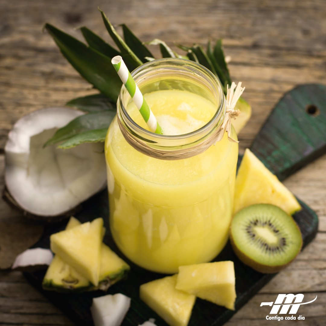 machetazopanama's tweet photo. La piña es un quema grasa, el kiwi alto en fibras y junto al agua de pipa hacen un cóctel refrescante y beneficioso. #Supermercado https://t.co/lFWUQkfScR
