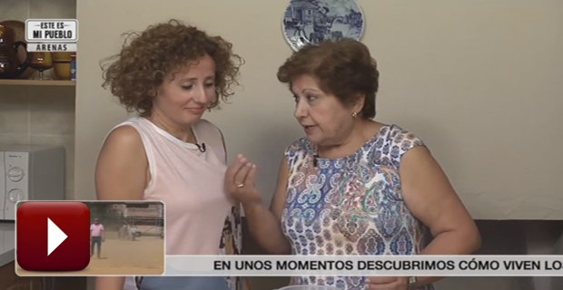 Así se hace el ajoblanco en Arenas
axarquiaplus.es/news/asi-se-ha…