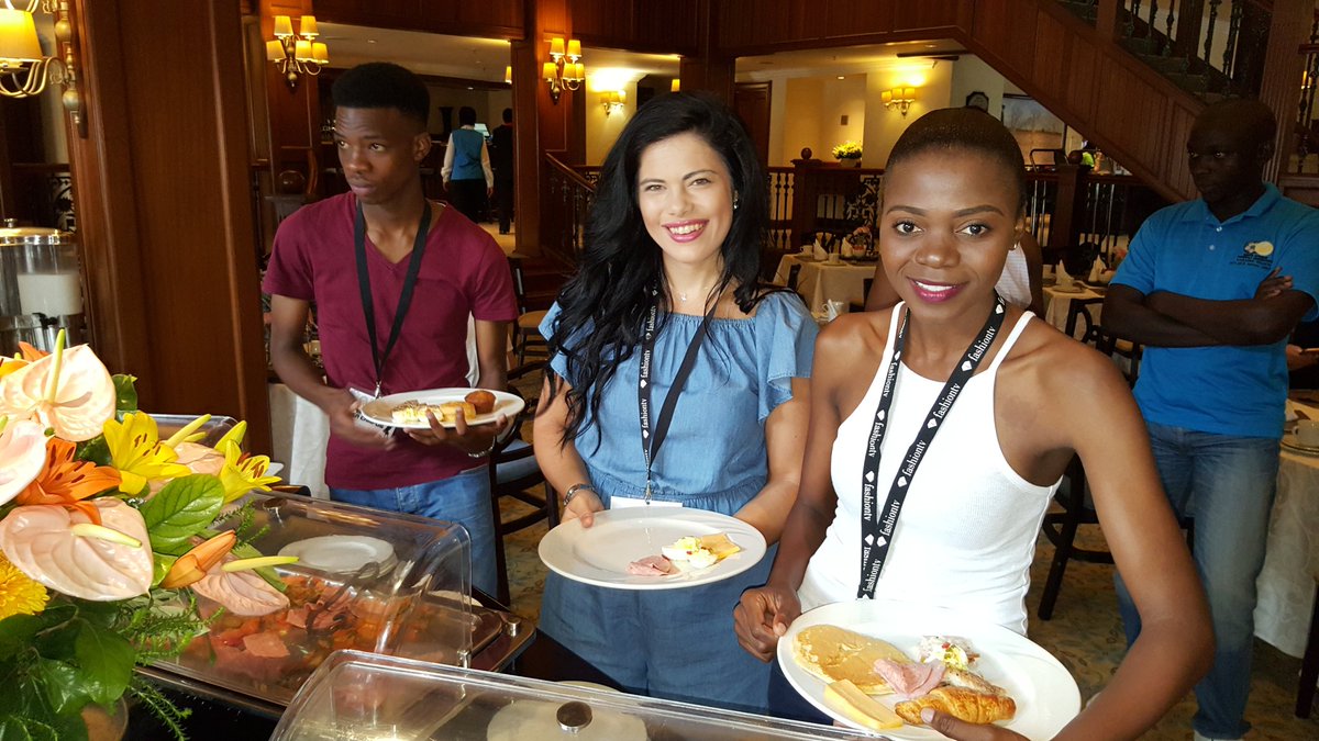 LaurieBotha's tweet photo. Breakfast time #suncarousel with @SA_Campus_SA @Leane_Kotze @LisanneLazarus @ivorprice @StudentBrands @sa_artists https://t.co/gU5cgNyq0o