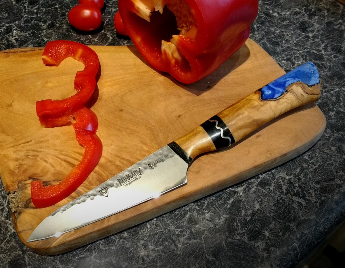 3 days untill the winner of this knife is picked. Will it be you? Just FOLLOW, RETWEET and LIKE!