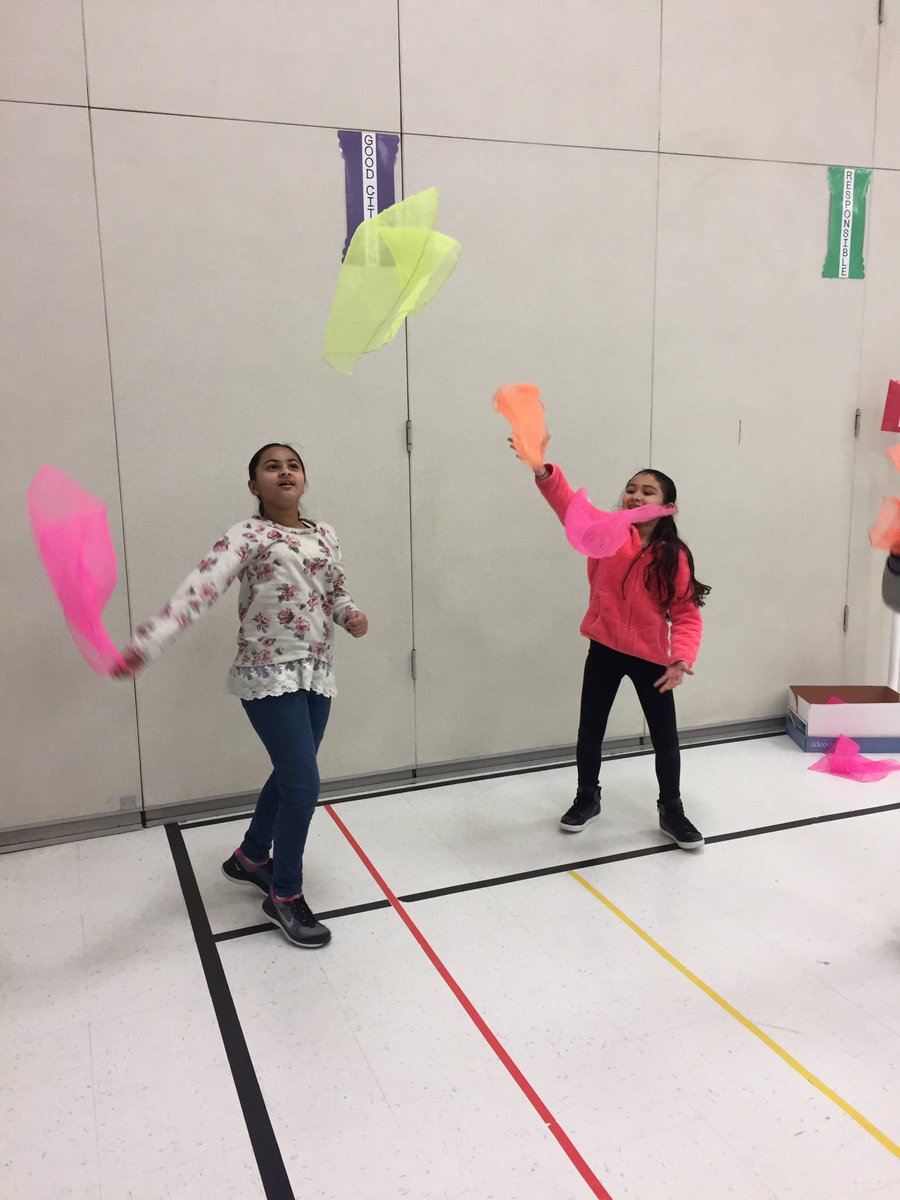 pe_pattie's tweet photo. Learning to juggle @pe_pattie https://t.co/eQSltkECZx