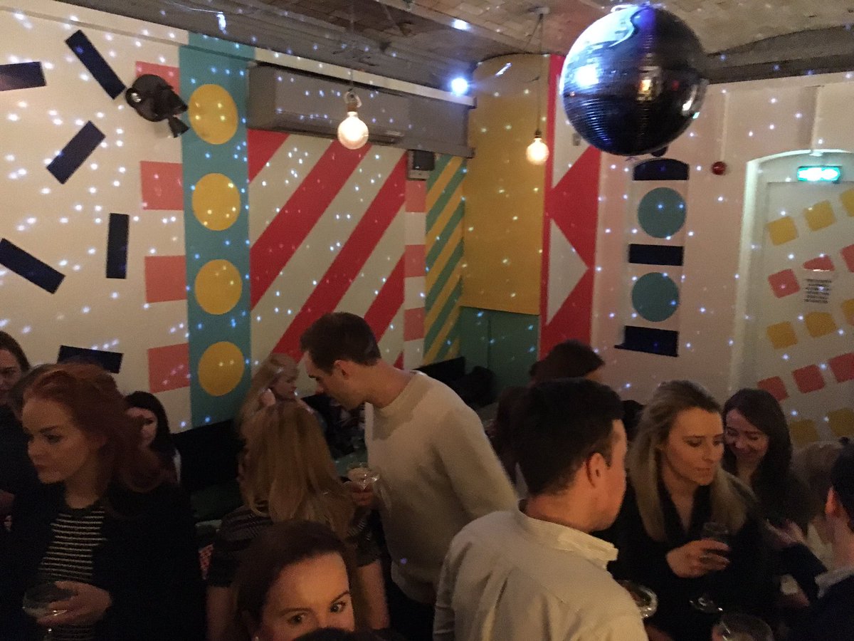 40 Irish graduates having great fun here <a href="/DrinkShopDo/">DRINK, SHOP & DO</a>!