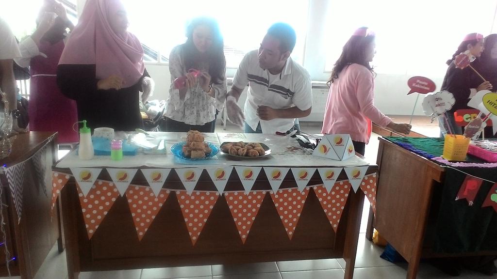 Pancakes2Love's tweet photo. Bingung mau nyemil apa yuk beli Socheese harga 5K beli 2 gratis 1loh. Dijamin kotop markotop #Bizday2017 #digmarkstiekesatuan https://t.co/MyrtiTBgxA