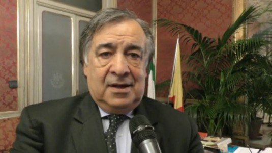 GDS_it's tweet photo. @LeolucaOrlando1 scrive al ministro: per i #posteggiatori abusivi serve l'arresto #Palermo https://t.co/6YMBXYJfUG https://t.co/dMh4iLifX0