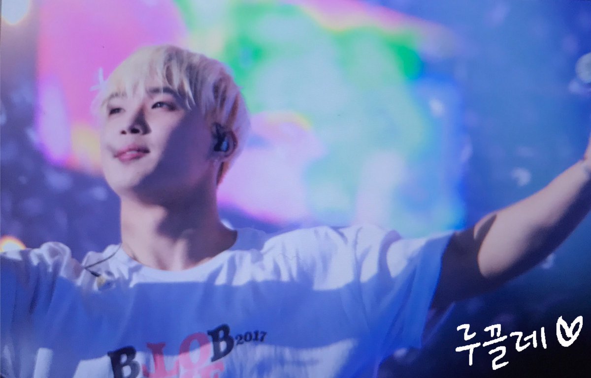 roucouler9092's tweet photo. 160121 BTOB TIME 콘서트 #비투비 #임현식
@BTOB_IMHYUNSIK 

오늘 너무 수고많아쪙
낼 또보쟈 귀얌이💕 https://t.co/fsrkyRHvU4