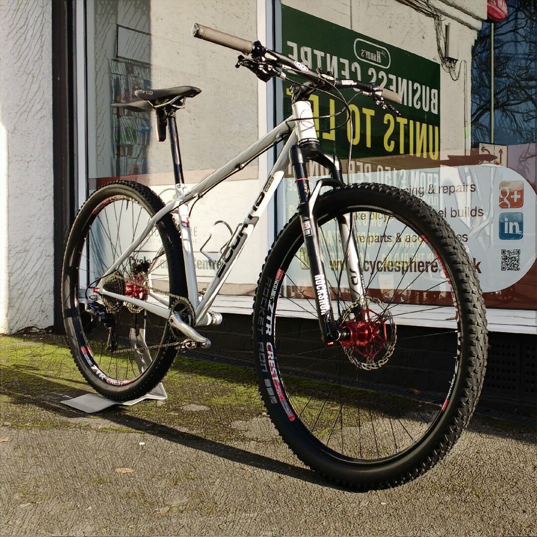 Gorgeous British-made <a href="/Curtisbikes/">Curtis Bikes</a> XC9 steel hardtail in for a rebuild service this week. #bikeporn #steelisreal